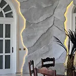 Palacio בית הארחה מארבלה