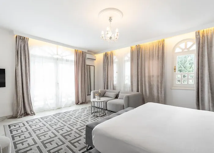 Konukevi Palacio Marbella
